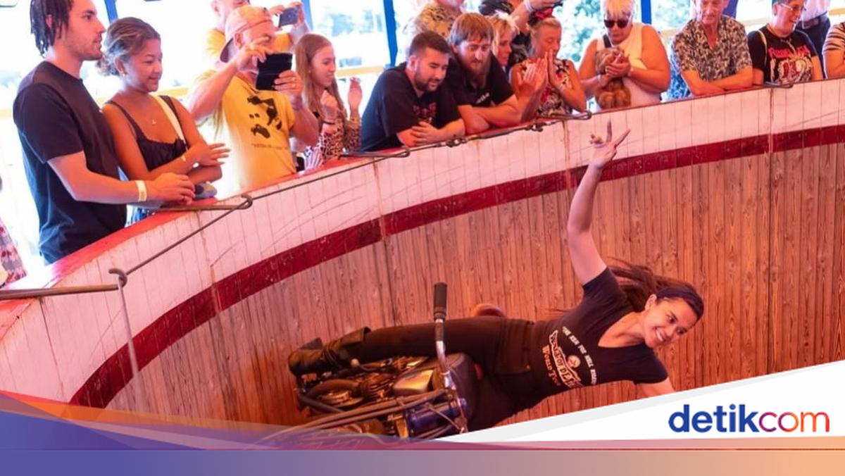 Kauchuk nayzaga buyurtma bering Qizlar analni yalab, yuziga siyishadi