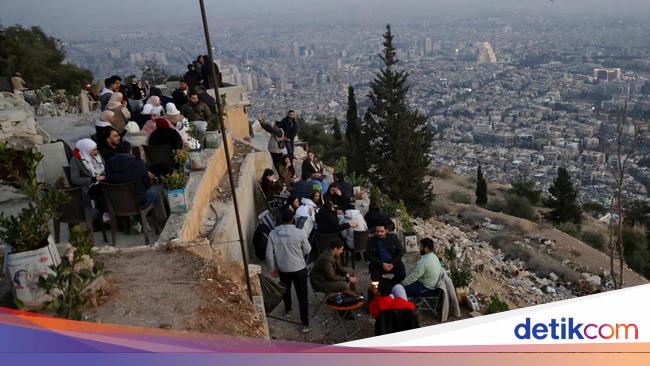 Melihat Indahnya Kota Damaskus dari Gunung Qasioun Suriah