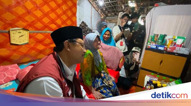 Mensos Gus Ipul Sambangi Nenek Arnima yang Hidup Sebatang Kara di Bangkalan