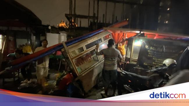 Gara-gara Remaja 17 Tahun, Gerobak Nasgor di Senayan Porak-poranda