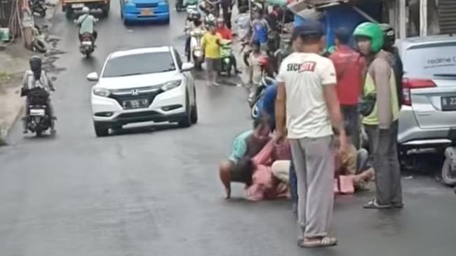 Kronologi 2 Warga di Cibinong Bogor Luka Usai Tersangkut Kabel Menjuntai