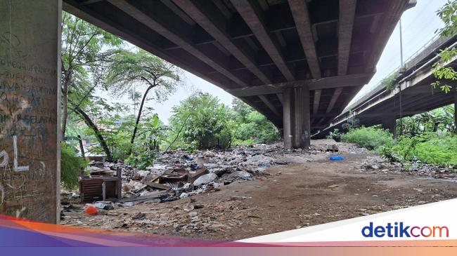 Kolong Tol Angke: Dulu Dijejali Warga, Kini Kosong Melompong