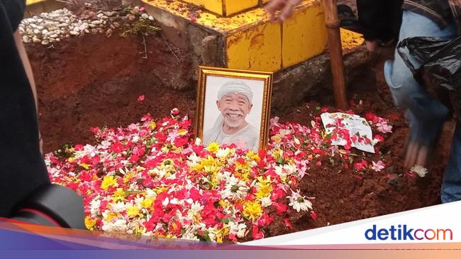 Makam Disebut Gak Keurus, Keluarga Ungkap Pesan Abah Qomar