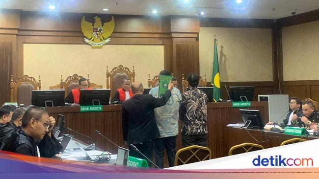 Saksi Korupsi Truk Basarnas Ungkap Pemberian Alphard ke Eks Sestama