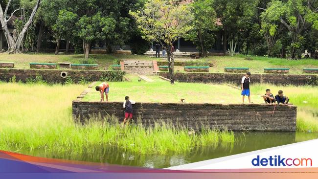 Sisi Lain Gua Sunyaragi: Jadi Tempat Mancing Bocil-bocil