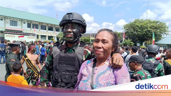 Ibu Bangga Joni Pemanjat Tiang Bendera Lulus Jadi Bintara TNI AD