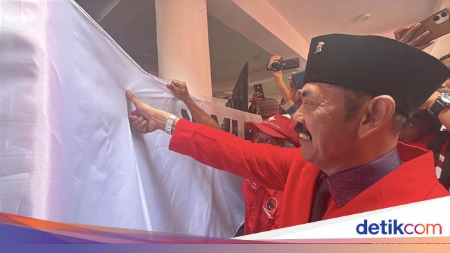 Cap Jempol Darah, FX Rudy dan Kader PDIP Solo Dukung Mega Ketum Lagi