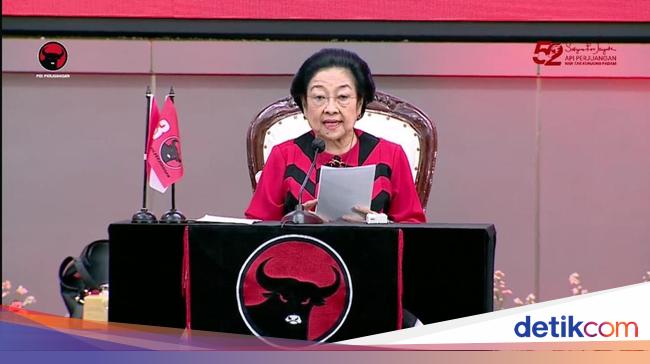 Megawati Sobs Over Revocation of MPRS Decree 33/1967, Praises Bung Karno’s Family Patience