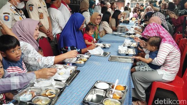 Ibu-ibu Beri Saran Menu Makan Bergizi Gratis: Sayur Tumis-Susu UHT Plain