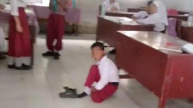 Heboh Siswa SD di Medan Belajar di Lantai karena Nunggak SPP