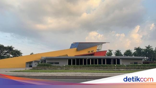 Lihat Jam Matahari di Puspa Iptek Sundial Bandung