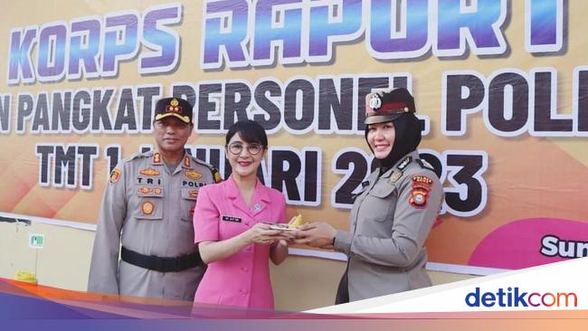 Momen Uut Permatasari saat Kulineran Bareng Kombespol Polda Bali