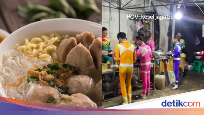 Gokil! Penjual Bakso Ini Pakai Kostum Power Rangers Saat Layani Pembeli