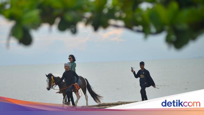 Santri di Padang Buka Jasa Wisata berkuda