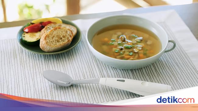 Canggih! Sendok Elektrik Ini Bisa Bikin Makanan Lebih Asin 50%