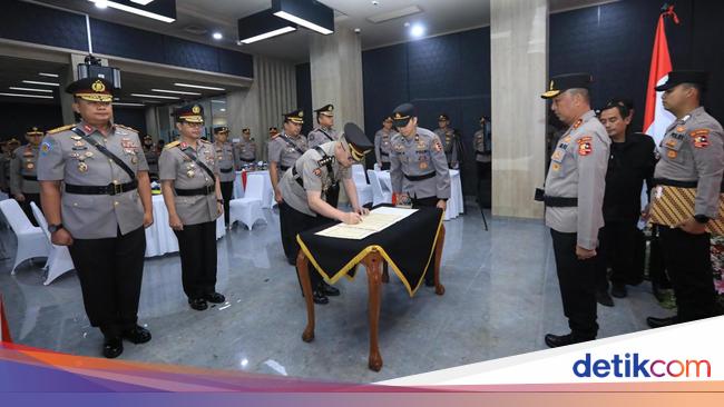 Pimpin Sertijab, Irjen Sandi Tekankan Humas Fungsi Utama Polri