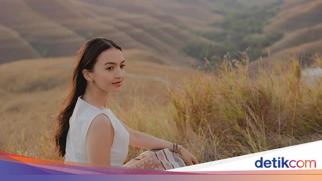 Liburannya Raline Shah, si Cantik yang Jadi Stafsus Menkomdigi