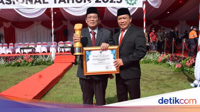 Bupati Lamongan Sabet Penghargaan Keselamatan dan Kesehatan Kerja