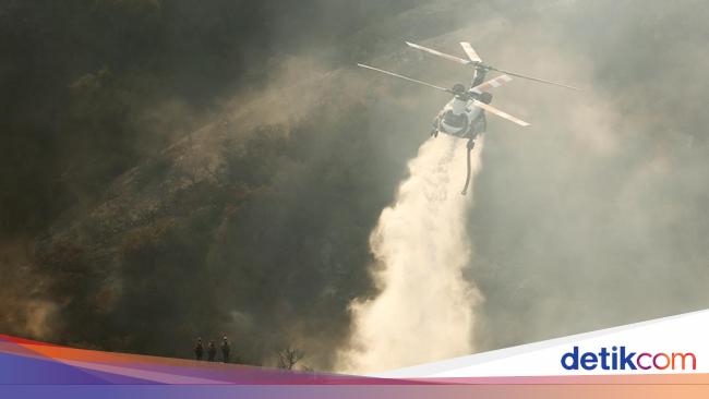 Pesawat-Helikopter Dikerahkan untuk Padamkan Kebakaran Hutan Los Angeles