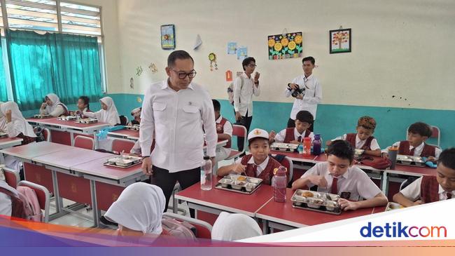 Wamen Investasi Tinjau Makan Bergizi Gratis di SDN Tangsel, Ini Menunya