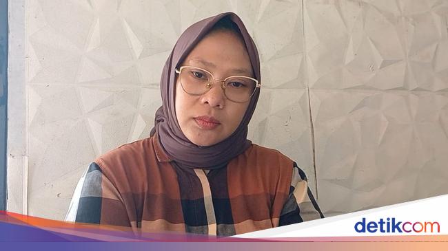 Nanang 的妻子“辫子”曾经是 Sandy Permana 与他妻子牵线搭桥的一部分 Nanang 的妻子“辫子”曾经是 Sandy Permana 与他妻子牵线搭桥的一部分