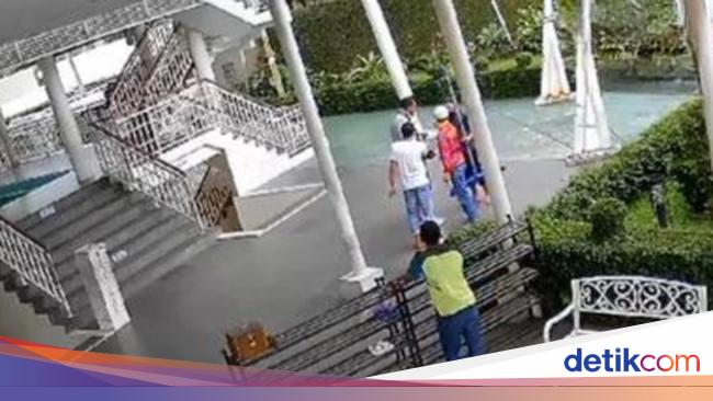 Viral WN Arab Ribut dengan Marbot Masjid di Puncak Gegara Ogah Buka Sandal