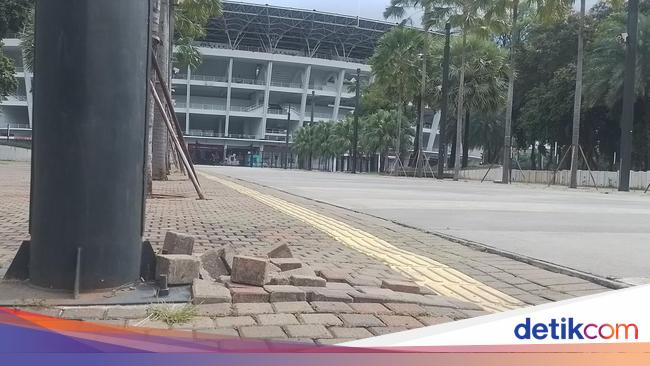 Kerasukan Koin Jagat, Mata Menatap HP, Tangan Mencari-cari, Tega Rusak Fasum