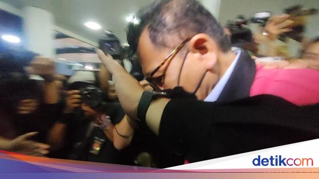 Makelar Vonis Bebas Ronald Tannur Bungkam Ditanya soal Eks Ketua PN Surabaya