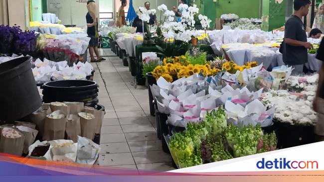 Pasar Bunga Terbesar ASEAN Sepi Jelang Imlek, Omzet Pedagang Tak Seharum Dulu