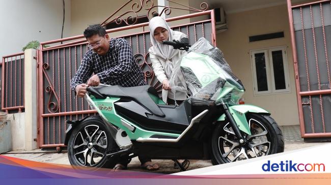 Momen Bahagia Pemenang Kuis detikOto Terima Hadiah Alva Cervo Q