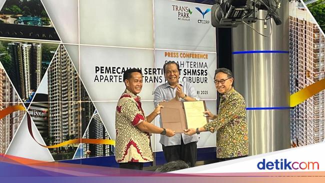 BPN Depok Resmi Serahkan 3.216 Sertifikat Unit Apartemen Transpark Cibubur