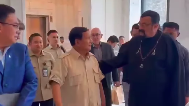 Cerita di Balik Perjumpaan Tak Sengaja Prabowo dan Steven Seagal