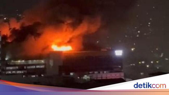 Kebakaran di Glodok Plaza Diduga Berasal dari Bekas Diskotek