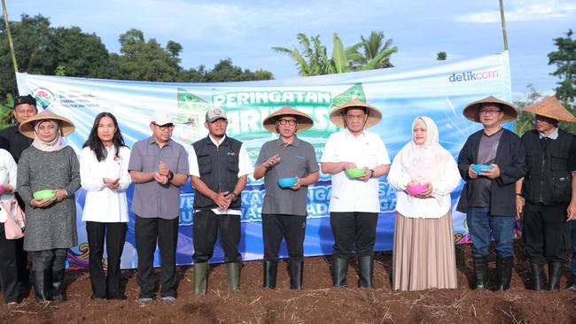 Genjot Swasembada Pangan, Mendes Yandri Dorong Desa Maksimalkan Lahan