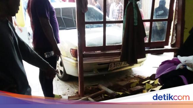 Nenek di Depok Tertabrak Mobil Tetangga, Pelaku Sempat Bawa Korban ke RS