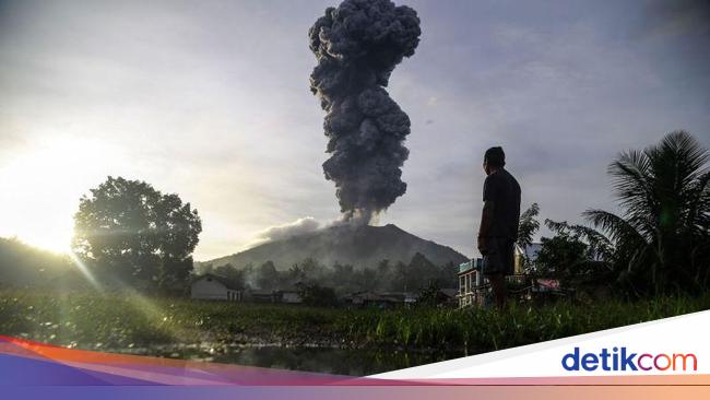 Kembali Erupsi, Status Gunung Ibu di Maluku Utara Naik Jadi Awas