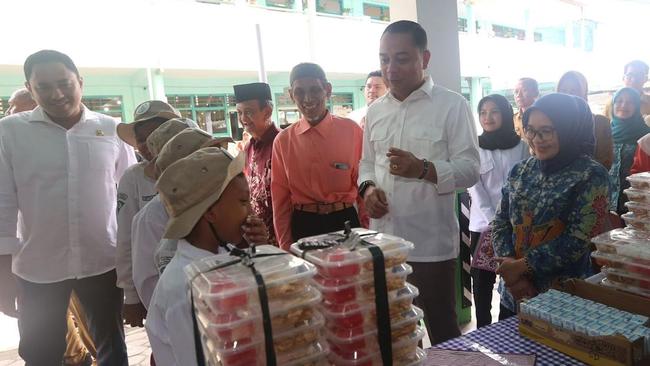 Pemkot-DPRD Surabaya Anggarkan Rp 1,1 Triliun buat Makan Bergizi Gratis