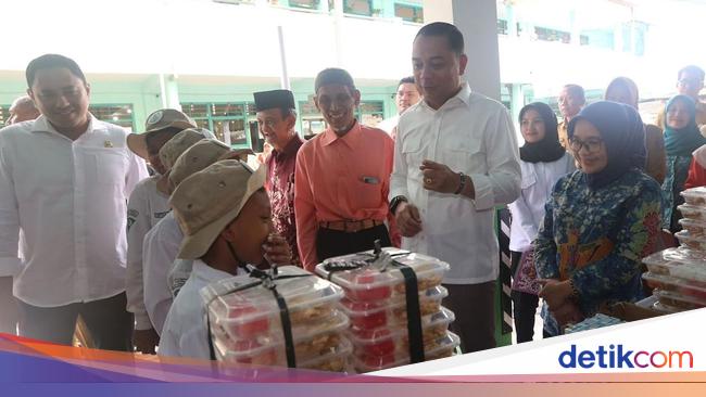 Pemkot-DPRD Surabaya Anggarkan Rp 1,1 Triliun buat Makan Bergizi Gratis