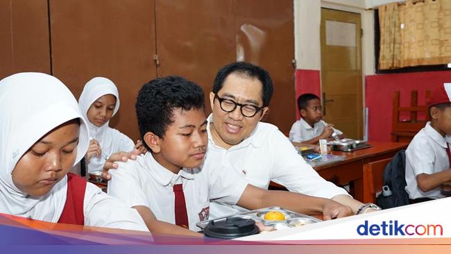 Waketum PKB Tinjau MBG di SD Jaktim: Anak-anak Minta Program Ini Sampai Lulus