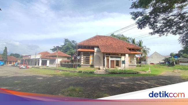 Kondisi Pusat Oleh-oleh Khas Ciamis yang Sudah Bertahun-tahun Terbengkalai