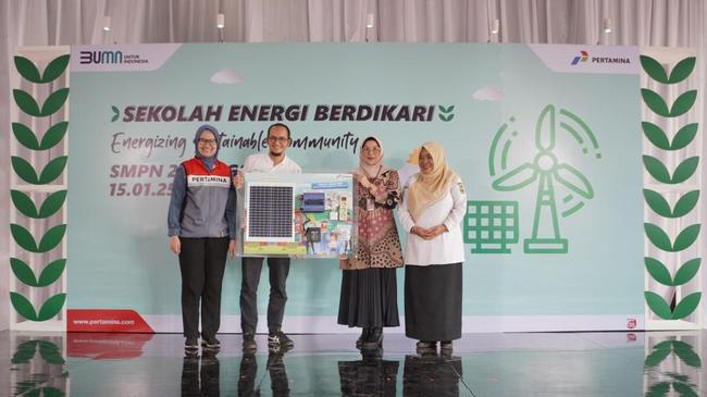 Edukasi Energi Bersih, PIS Tanam Pohon dan Pasang PLTS di SMP 2 Cilegon