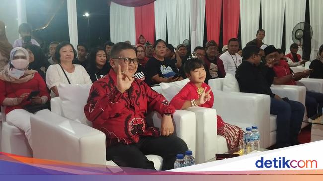 PDIP Gelar Pertunjukan Wayang Kulit di Jaksel, Hasto Kristiyanto Hadir