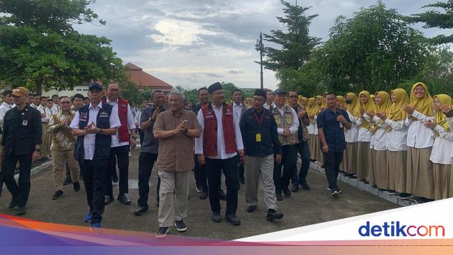 Mensos Puji SMA Unggulan CT ARSA Sukoharjo Fasilitasi Keluarga Miskin