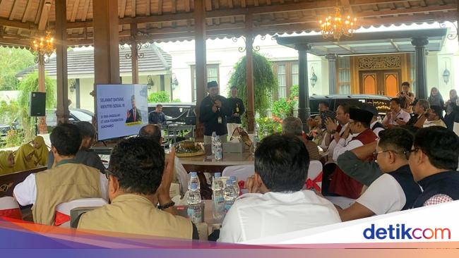 Mensos Kunjungi SMA Unggulan CT ARSA Foundation Sukoharjo