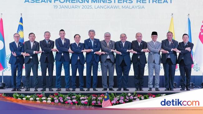 Hadiri AMM Retreat di Malaysia, Menlu Dukung Visi Komunitas ASEAN 2045