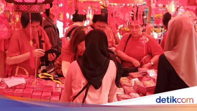 Berapa Modal Buka Lapak Jual Pernak-pernik Imlek di Glodok?