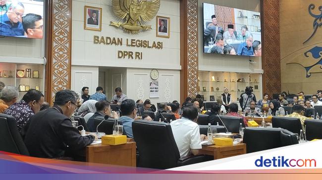 Baleg DPR Bahas Perubahan UU Minerba, Termasuk soal Ormas Agama Urus Tambang