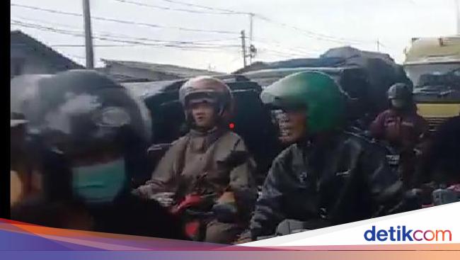 Truk Mogok di Putaran Pasar Induk Kramat Jati Dievakuasi, Lalin Mulai Lancar