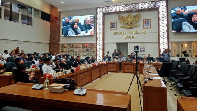 Baleg Setuju RUU Minerba Jadi Inisiatif DPR, Atur Ormas-Kampus Olah Tambang