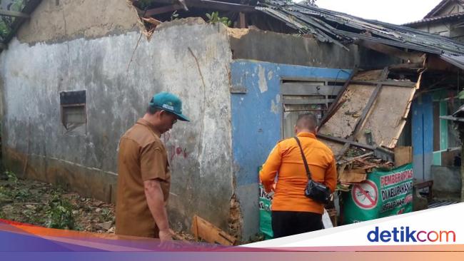 11 Bangunan di Ciawi Bogor Rusak Diterjang Angin Kencang